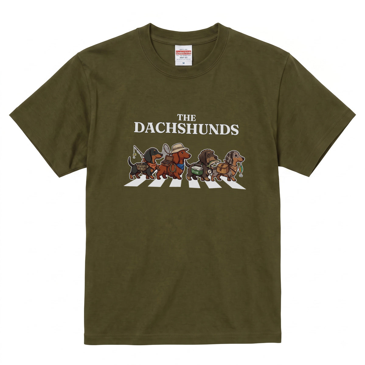 THE DACHSHUNDS | 横断歩道 ゆるかわ ダックスフンド フィッシング パロディTシャツ【愛犬家・釣り好き・アウトドア・ギフトに最適】