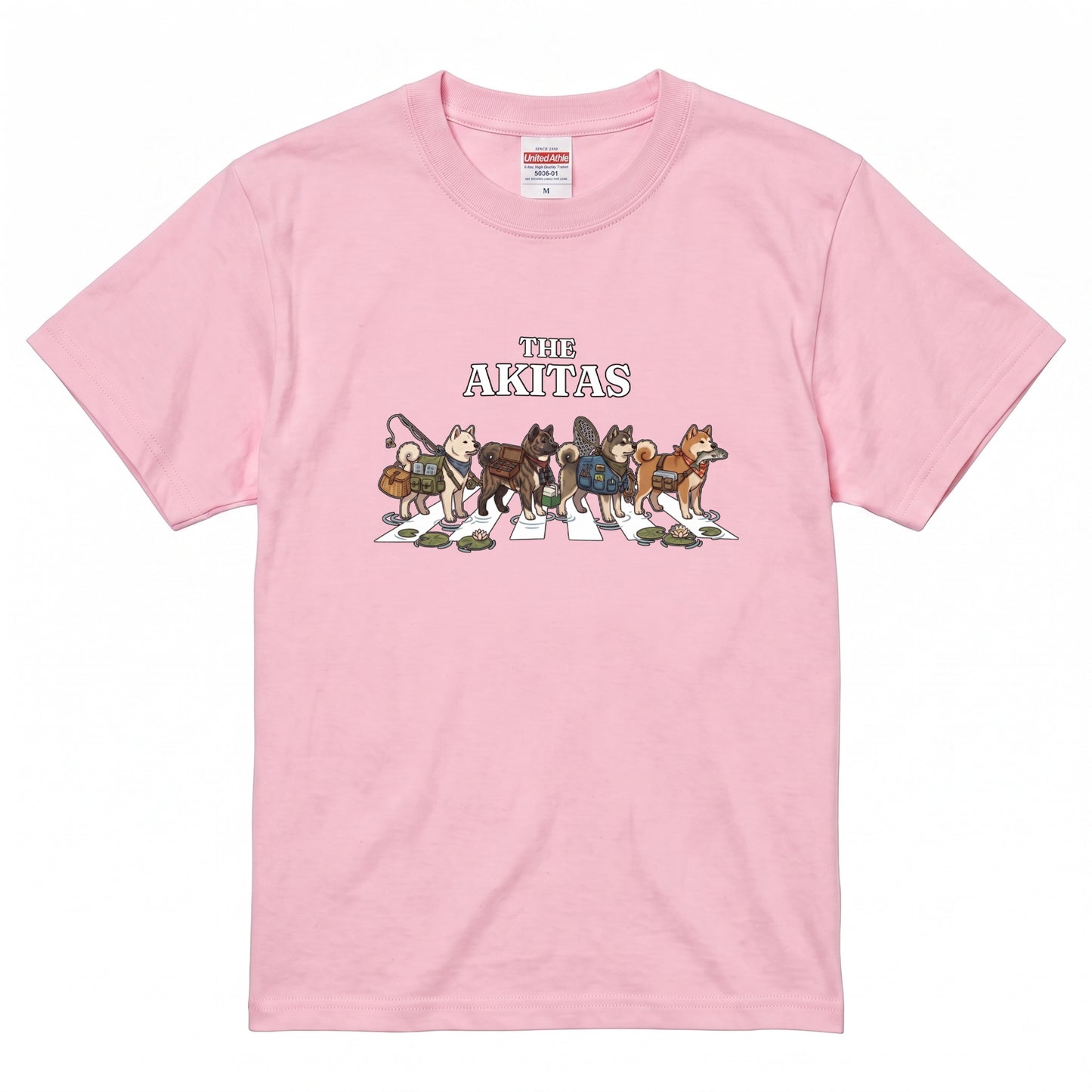 THE AKITAS | 横断歩道 ゆるかわ 秋田犬 フィッシング パロディTシャツ【愛犬家・釣り好き・アウトドア・ギフトに最適】
