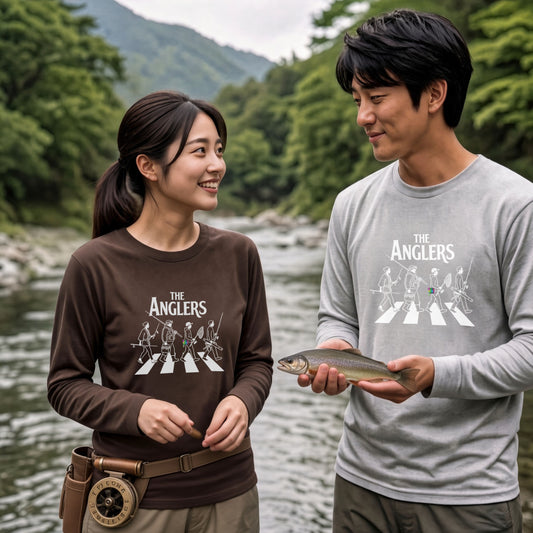 THE ANGLERS CROSSING | 釣り仲間 横断歩道 イラスト おもしろ レトロ 長袖Tシャツ【釣り好き・アングラー・釣りウェア・プレゼントに最適】