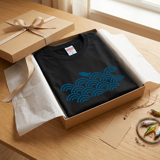 青海波と魚 ワンポイントTシャツ|和柄・藍色の釣りシャツ | CASTMODE