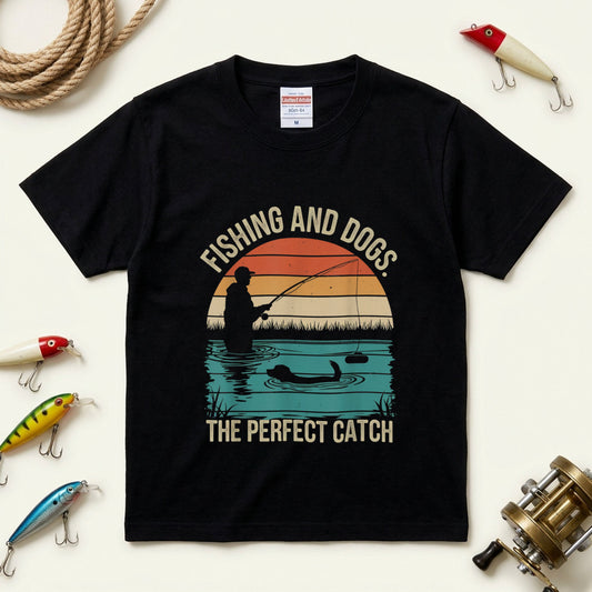 「FISHING AND DOGS」愛犬&釣り レトロサンセットTシャツ | CASTMODE