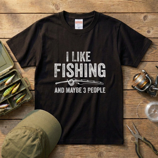 「I LIKE FISHING AND MAYBE 3 PEOPLE」釣りユーモアTシャツ | CASTMODE