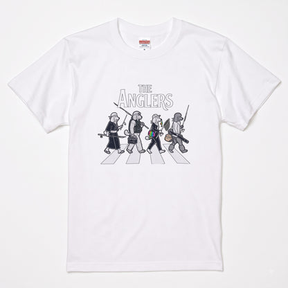 THE ANGLERS POODLE | 釣り人 トイプードル 横断歩道 ゆるかわ パロディ Tシャツ【犬好き・愛犬家・釣りグッズ・イベント・プレゼントに最適】