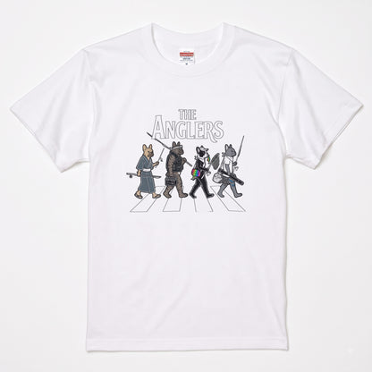 THE ANGLERS BULLDOG | 釣り人 フレンチブルドッグ 横断歩道 ゆるかわ パロディ Tシャツ【犬好き・愛犬家・鼻ぺちゃ犬・釣りグッズ・イベント・プレゼントに最適】