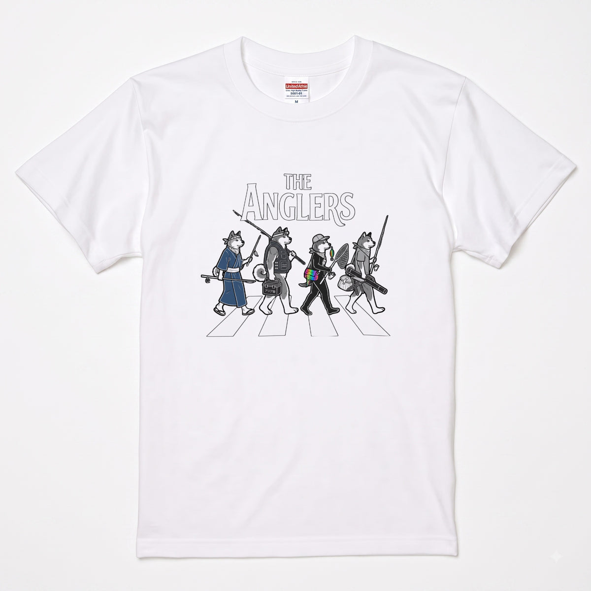THE ANGLERS SHIBA | 釣り人 柴犬 横断歩道 ゆるかわ パロディ Tシャツ【犬好き・愛犬家・和犬・釣りグッズ・イベント・プレゼントに最適】