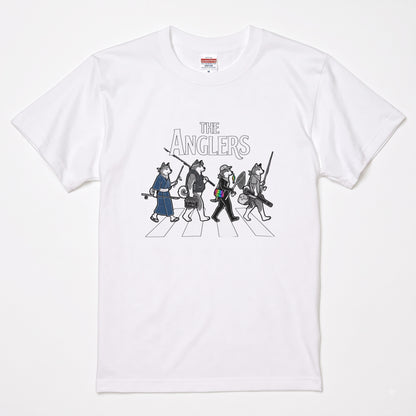 THE ANGLERS SHIBA | 釣り人 柴犬 横断歩道 ゆるかわ パロディ Tシャツ【犬好き・愛犬家・和犬・釣りグッズ・イベント・プレゼントに最適】