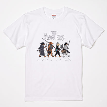 THE ANGLERS DACHSHUND| 釣り人 ミニチュアダックス 横断歩道 ゆるかわ パロディ Tシャツ【犬好き・愛犬家・釣りグッズ・イベント・プレゼントに最適】