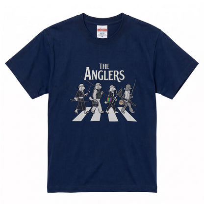 THE ANGLERS POODLE | 釣り人 トイプードル 横断歩道 ゆるかわ パロディ Tシャツ【犬好き・愛犬家・釣りグッズ・イベント・プレゼントに最適】