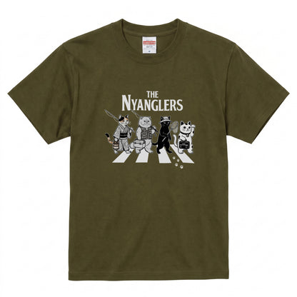 THE NYANGLERS | 招き猫 釣り猫 横断歩道 ゆるかわ パロディ Tシャツ【猫グッズ・釣り人・アウトドア・プレゼントに最適】