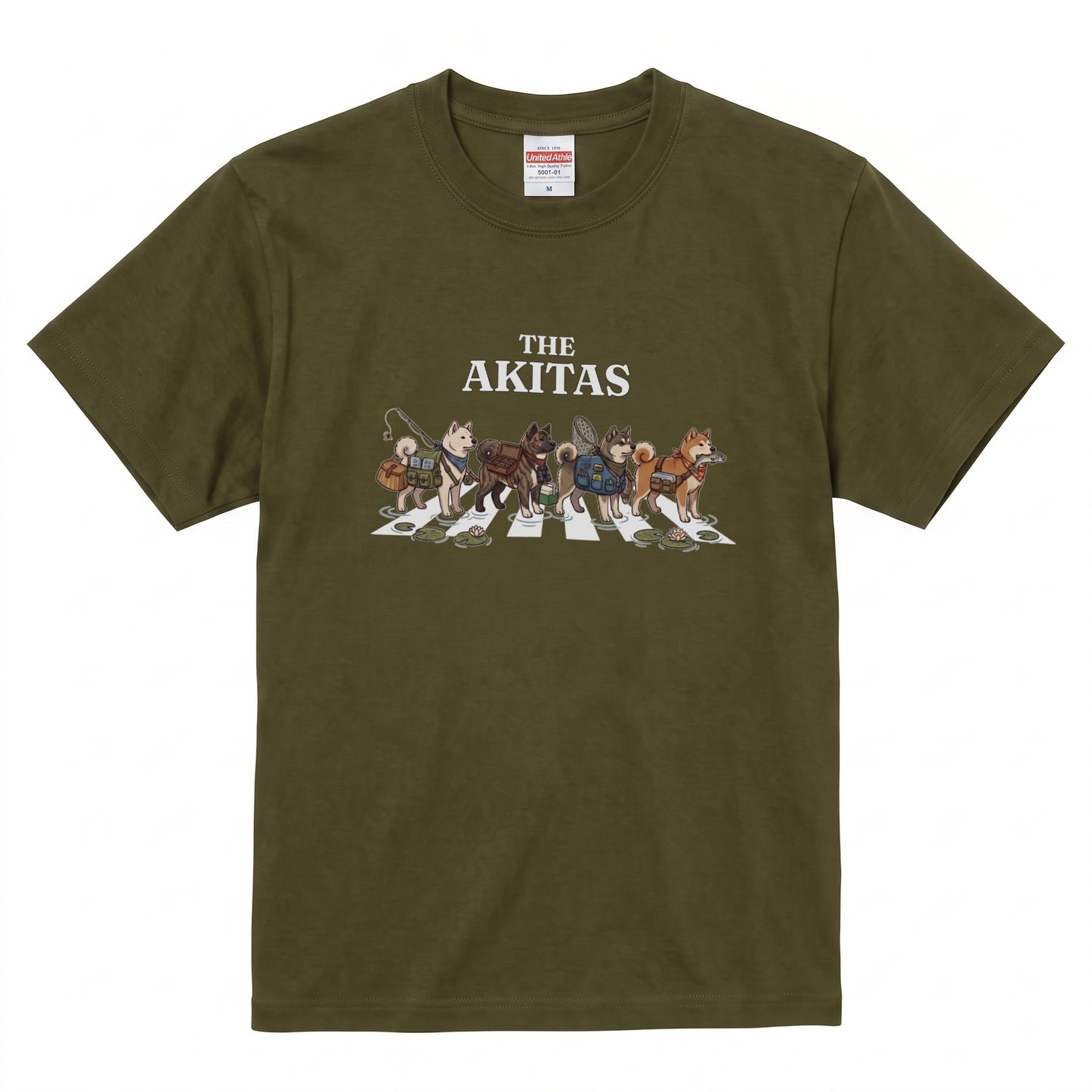 THE AKITAS | 横断歩道 ゆるかわ 秋田犬 フィッシング パロディTシャツ【愛犬家・釣り好き・アウトドア・ギフトに最適】