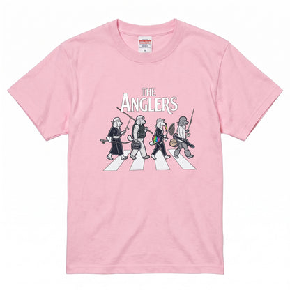 THE ANGLERS POODLE | 釣り人 トイプードル 横断歩道 ゆるかわ パロディ Tシャツ【犬好き・愛犬家・釣りグッズ・イベント・プレゼントに最適】