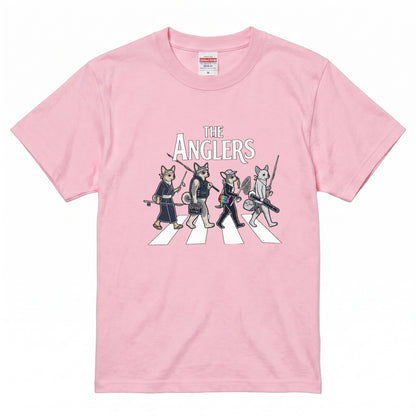 THE ANGLERS CHIHUAHUA | 釣り人 チワワ 横断歩道 ゆるかわ パロディ Tシャツ【犬好き・愛犬家・小型犬・釣りグッズ・イベント・プレゼントに最適】