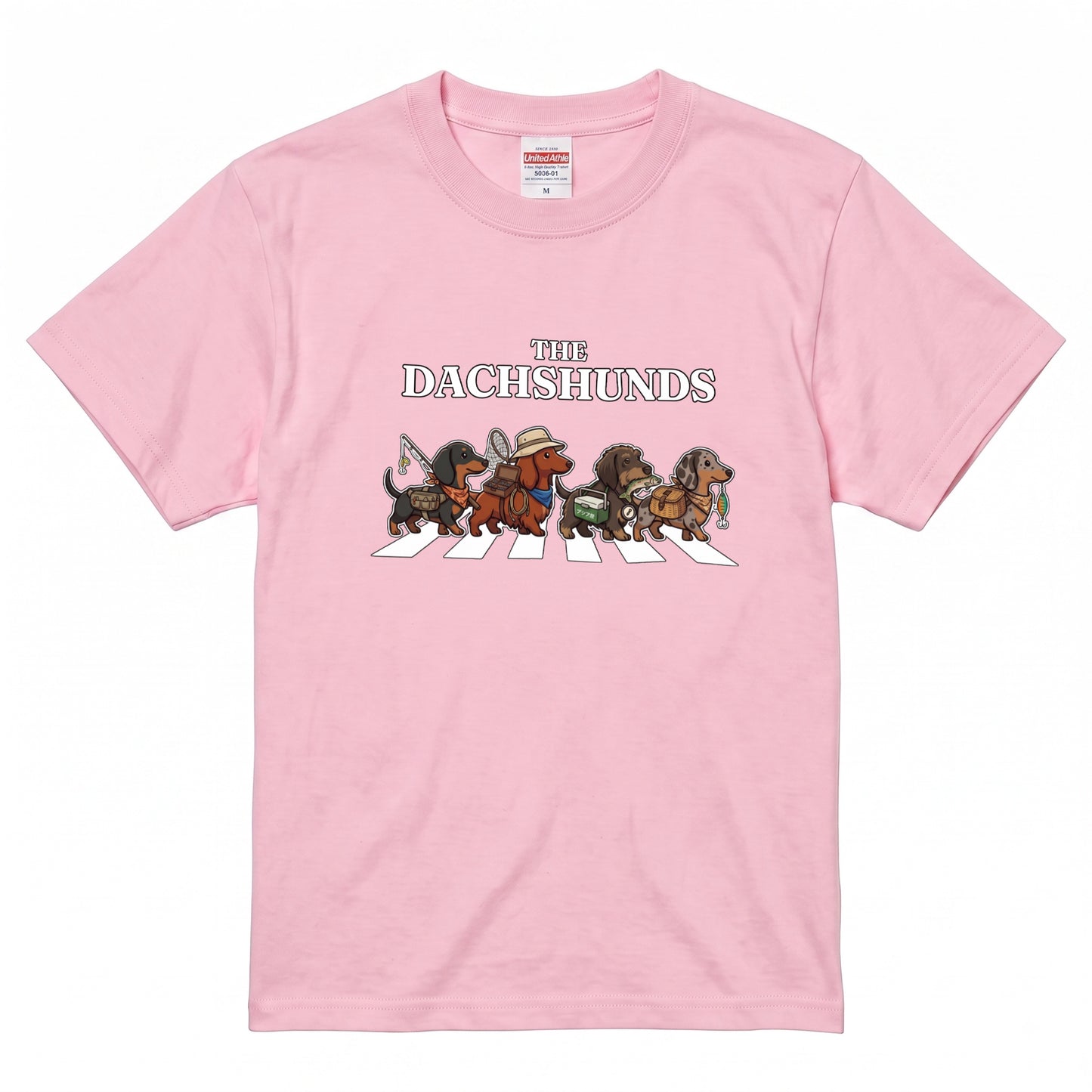 THE DACHSHUNDS | 横断歩道 ゆるかわ ダックスフンド フィッシング パロディTシャツ【愛犬家・釣り好き・アウトドア・ギフトに最適】