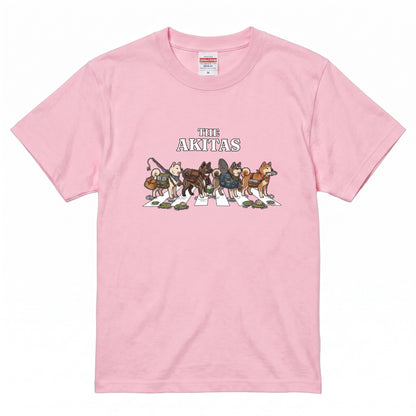 THE AKITAS | 横断歩道 ゆるかわ 秋田犬 フィッシング パロディTシャツ【愛犬家・釣り好き・アウトドア・ギフトに最適】