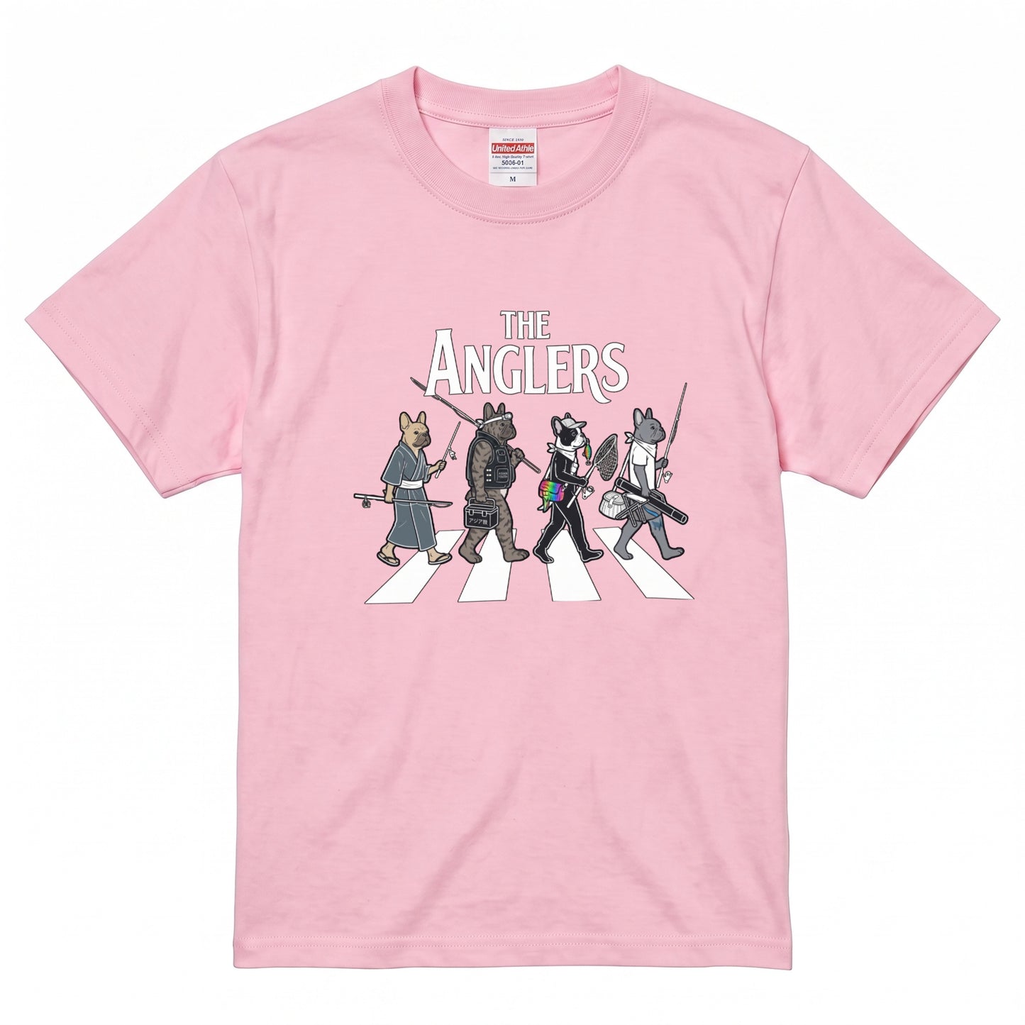 THE ANGLERS BULLDOG | 釣り人 フレンチブルドッグ 横断歩道 ゆるかわ パロディ Tシャツ【犬好き・愛犬家・鼻ぺちゃ犬・釣りグッズ・イベント・プレゼントに最適】