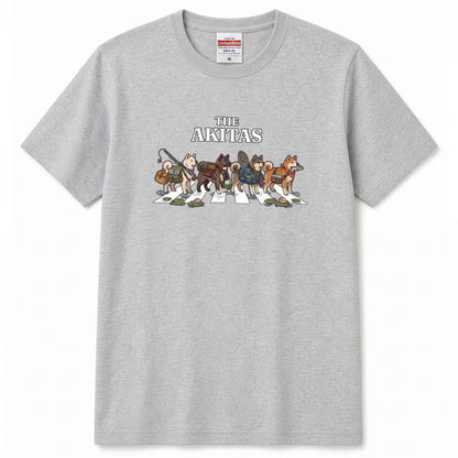 THE AKITAS | 横断歩道 ゆるかわ 秋田犬 フィッシング パロディTシャツ【愛犬家・釣り好き・アウトドア・ギフトに最適】