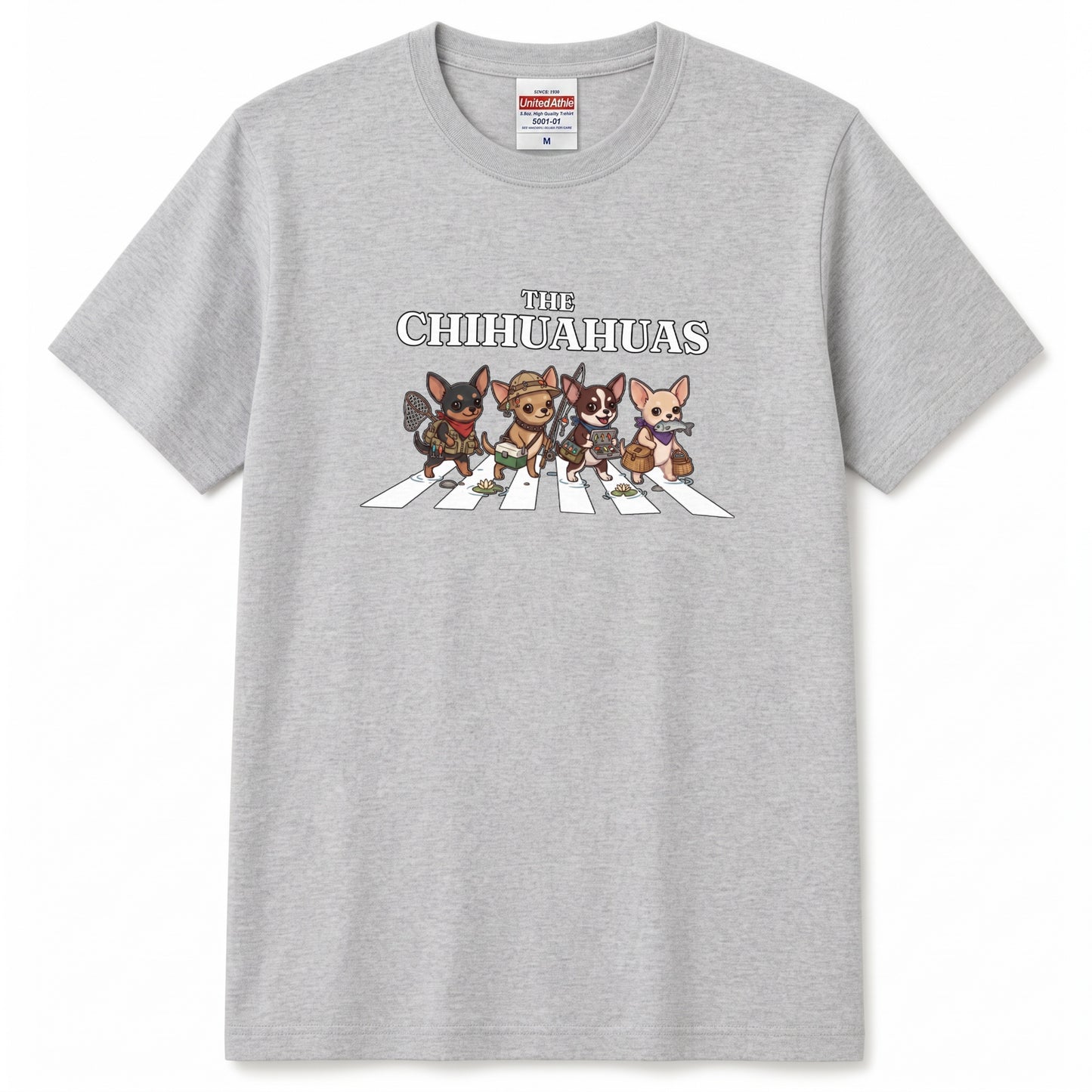 THE CHIHUAHUAS | 横断歩道 ゆるかわ チワワ フィッシング パロディTシャツ【愛犬家・釣り好き・アウトドア・ギフトに最適】