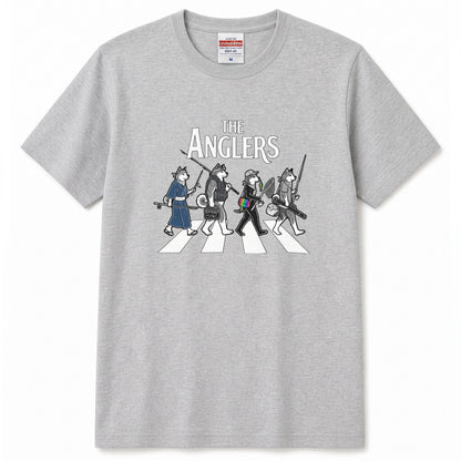 THE ANGLERS SHIBA | 釣り人 柴犬 横断歩道 ゆるかわ パロディ Tシャツ【犬好き・愛犬家・和犬・釣りグッズ・イベント・プレゼントに最適】
