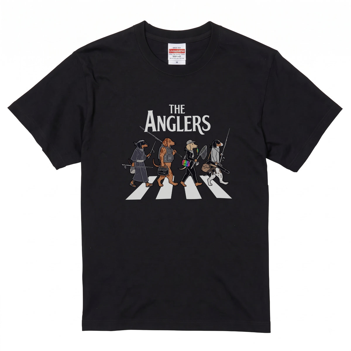 THE ANGLERS DACHSHUND| 釣り人 ミニチュアダックス 横断歩道 ゆるかわ パロディ Tシャツ【犬好き・愛犬家・釣りグッズ・イベント・プレゼントに最適】