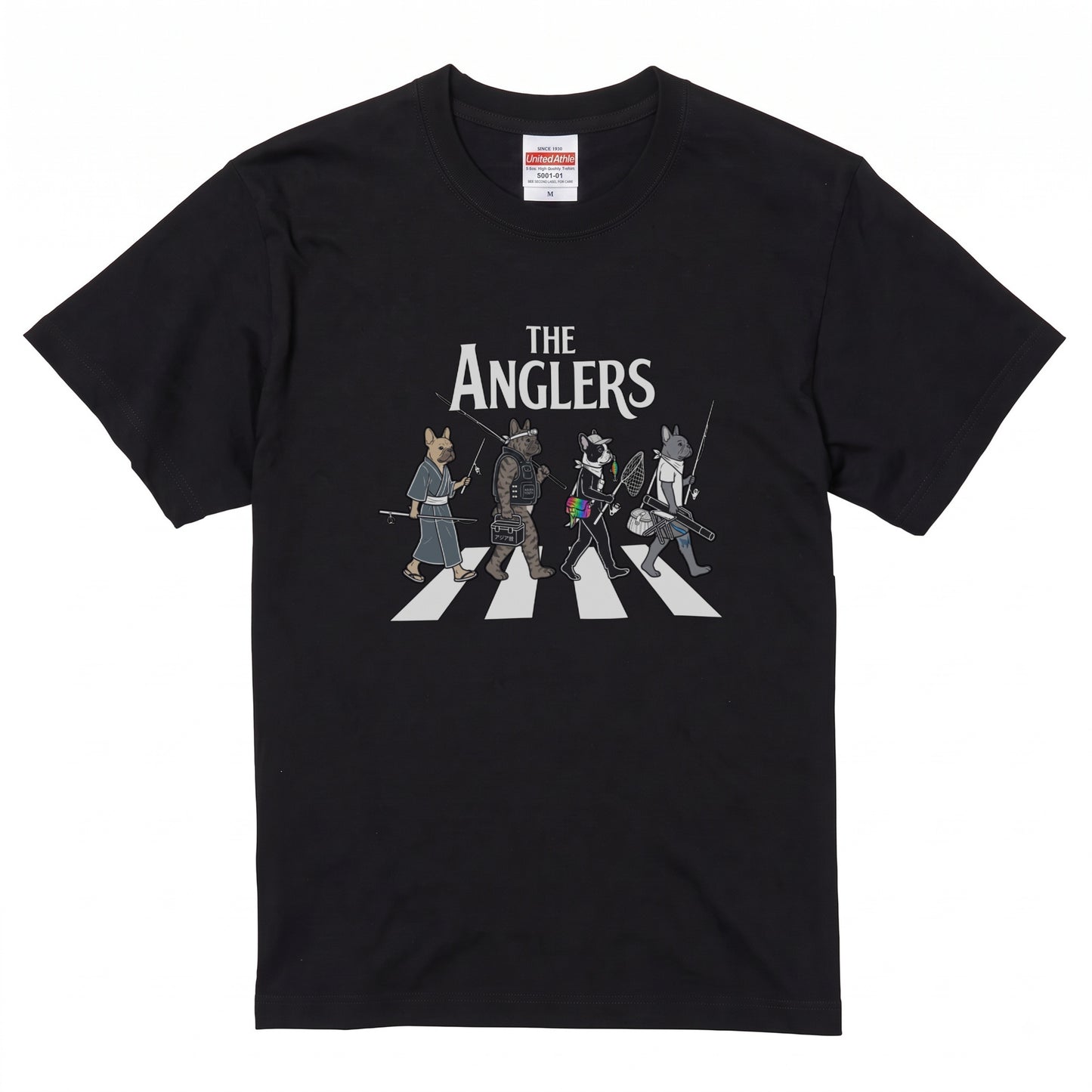 THE ANGLERS BULLDOG | 釣り人 フレンチブルドッグ 横断歩道 ゆるかわ パロディ Tシャツ【犬好き・愛犬家・鼻ぺちゃ犬・釣りグッズ・イベント・プレゼントに最適】
