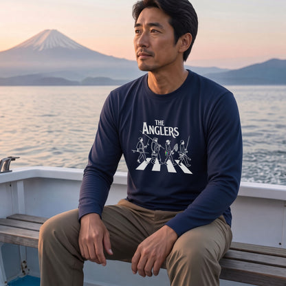 THE ANGLERS CROSSING | 釣り仲間 横断歩道 イラスト おもしろ レトロ 長袖Tシャツ【釣り好き・アングラー・釣りウェア・プレゼントに最適】