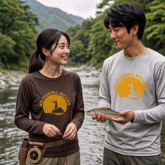 NO FISHING NO LIFE | 釣り イラスト サンセット アングラー 英字ロゴ 長袖Tシャツ【釣り好き・海釣り・バス釣り・プレゼントに最適】