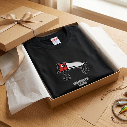 FAVORITE LURE | レッドヘッド ポッパー ルアー 釣り かわいい ポップ イラスト グラフィック 長袖Tシャツ【釣り雑貨・バス釣り・カジュアル・ギフトに最適】