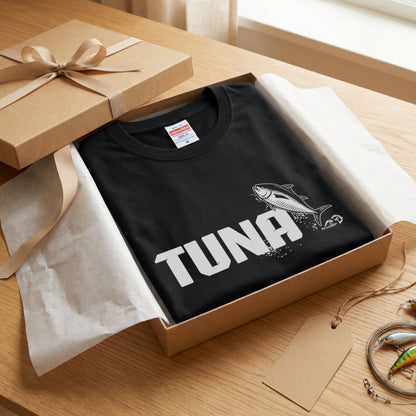 TUNA | 鮪 マグロ イラスト 英字 シンプル ワンポイント 長袖Tシャツ【釣り男子・釣りガール・ストリート・ギフト】