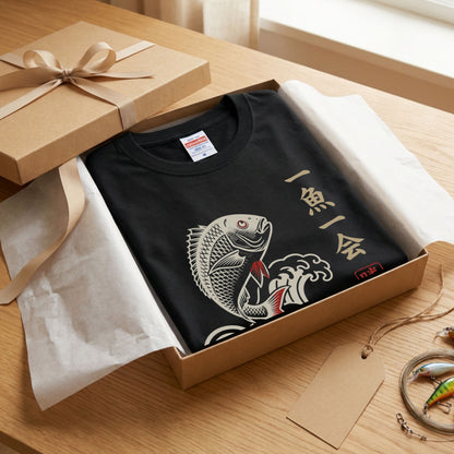 一魚一会 | 和柄 チヌ 黒鯛 波 浮世絵風 筆文字 釣り グラフィック 長袖Tシャツ【釣り雑貨・海釣り・磯釣り・カジュアル・ギフトに最適】