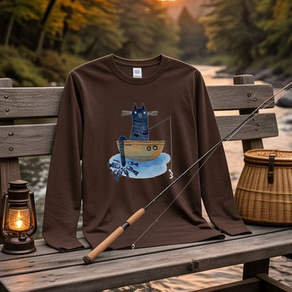 釣りをする猫 | 猫 小舟 魚 癒し イラスト 北欧 絵本風 ほのぼの 長袖Tシャツ【猫好き・釣り好き・アウトドア・プレゼントに最適】