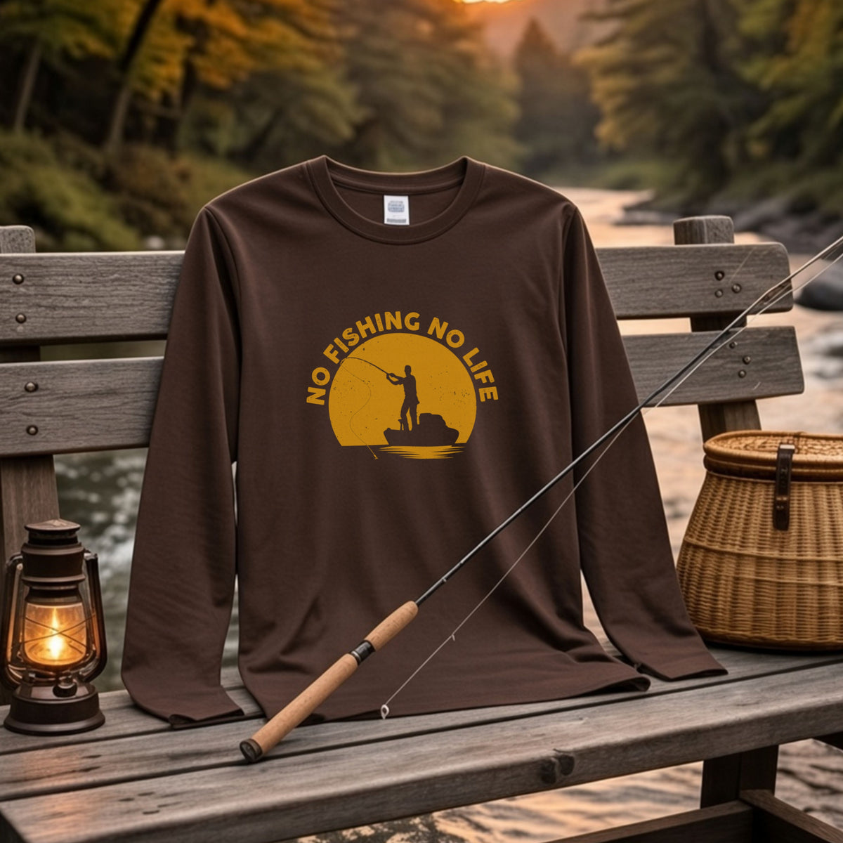 NO FISHING NO LIFE | 釣り イラスト サンセット アングラー 英字ロゴ 長袖Tシャツ【釣り好き・海釣り・バス釣り・プレゼントに最適】