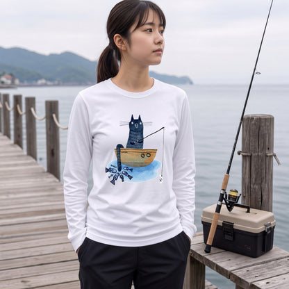 釣りをする猫 | 猫 小舟 魚 癒し イラスト 北欧 絵本風 ほのぼの 長袖Tシャツ【猫好き・釣り好き・アウトドア・プレゼントに最適】