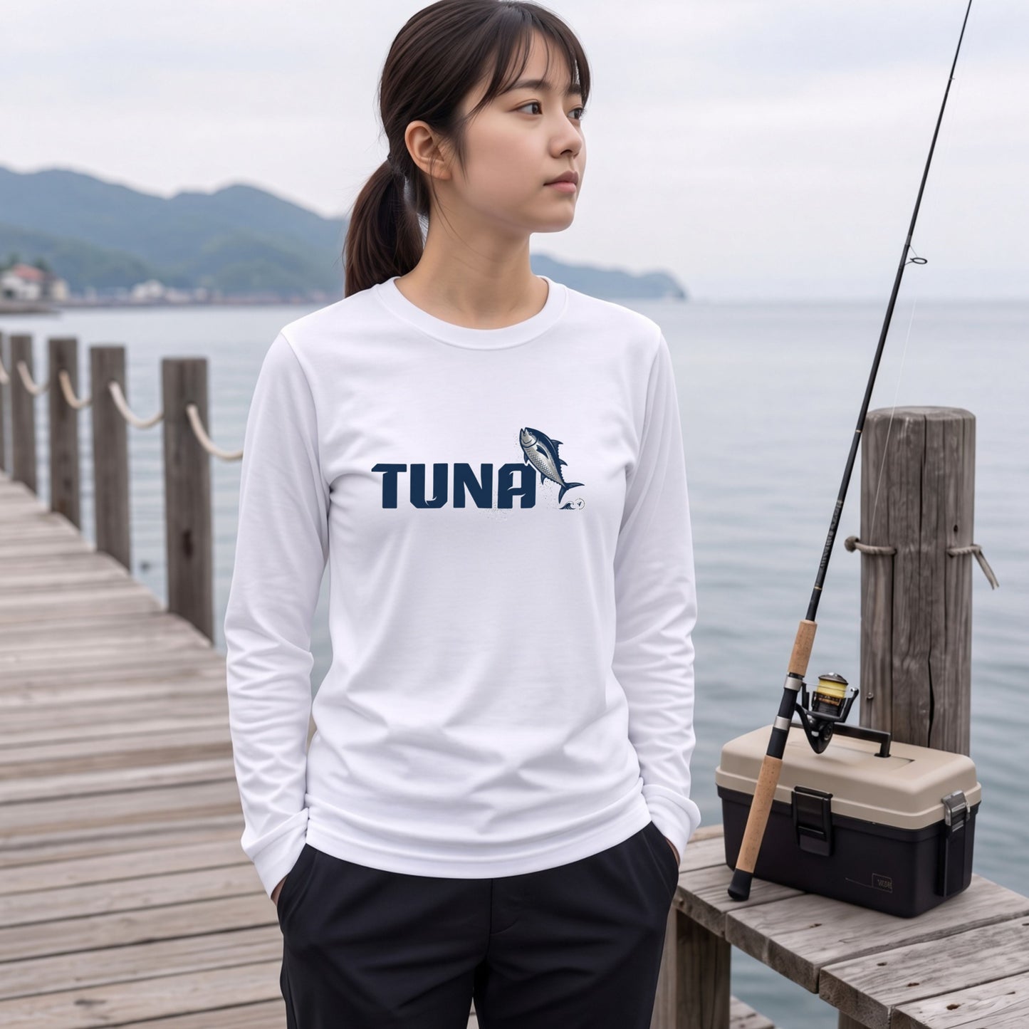 TUNA | 鮪 マグロ イラスト 英字 シンプル ワンポイント 長袖Tシャツ【釣り男子・釣りガール・ストリート・ギフト】