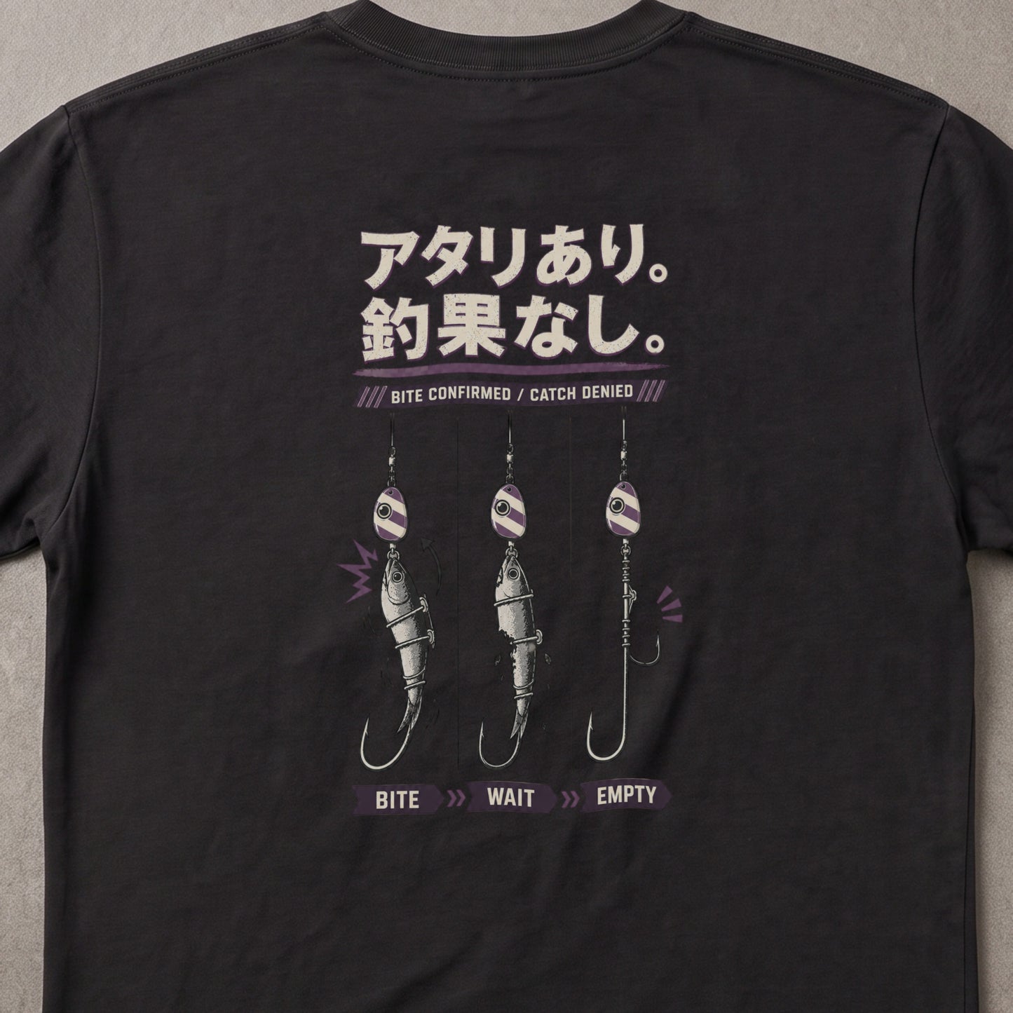 アタリあり。釣果なし。 釣り バックプリントTシャツ