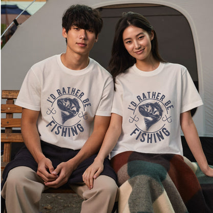 【I'D RATHER BE FISHING】ヴィンテージ風 ブラックバス 釣りイラスト白Tシャツ | CASTMODE