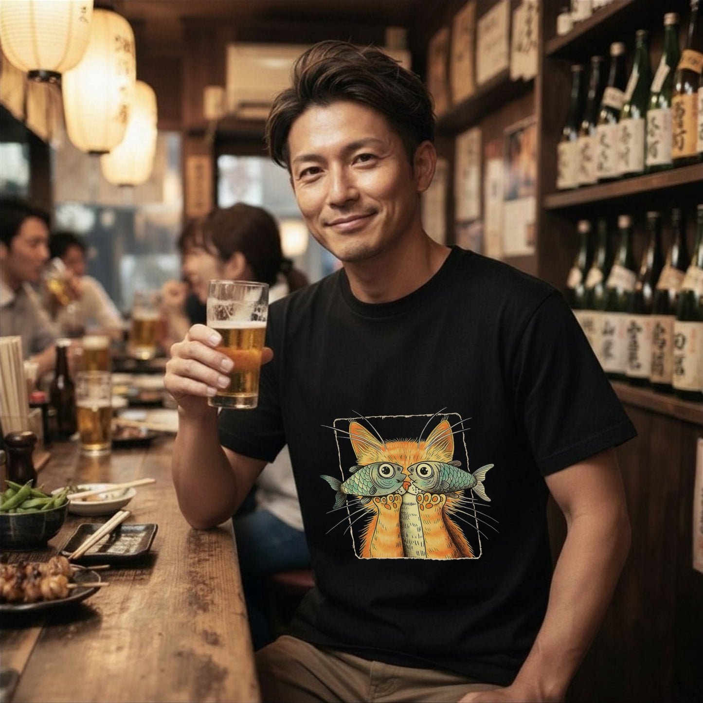 【魚メガネ茶トラ猫】シュールで可愛いお魚メガネ猫 イラスト黒Tシャツ | CASTMODE