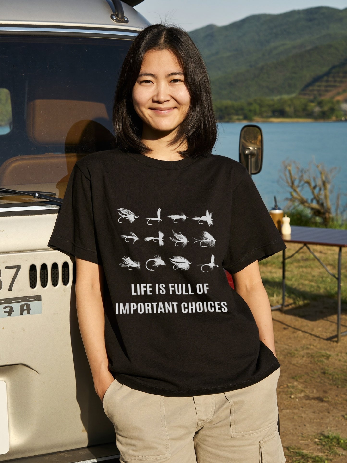 【LIFE IS FULL OF IMPORTANT CHOICES】毛鉤コレクション 黒Tシャツ | CASTMODE