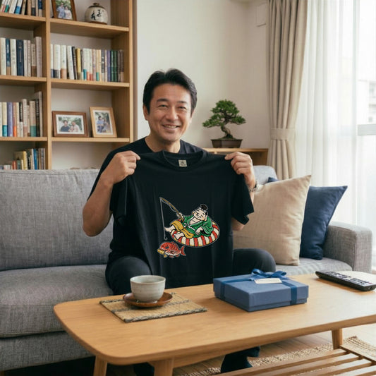 EBISU SUMMER | 手描き風 恵比寿様 釣り タイ バカンス グラフィック Tシャツ【和風レトロ・釣り人・普段着・オシャレ・ギフトに最適】