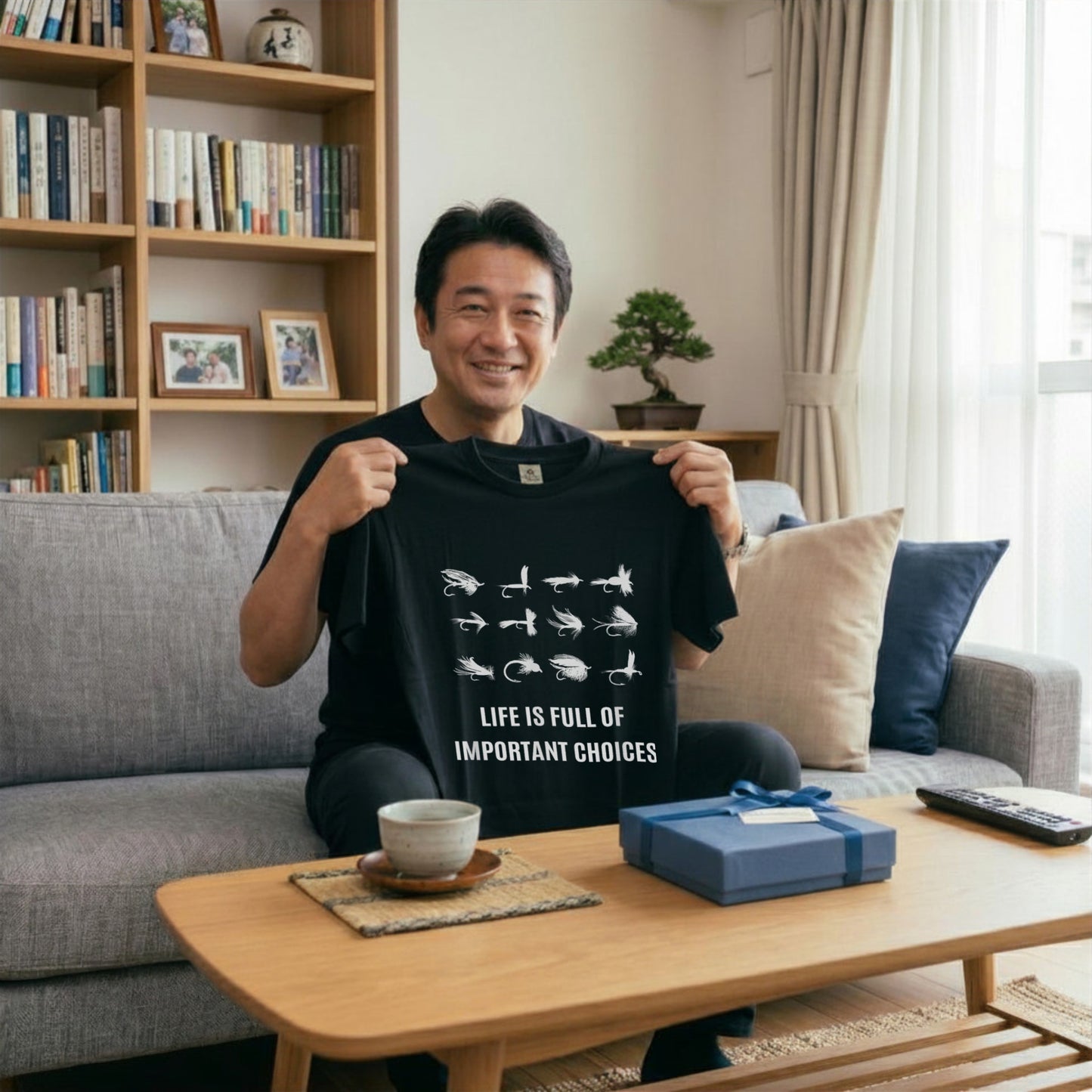 【LIFE IS FULL OF IMPORTANT CHOICES】毛鉤コレクション 黒Tシャツ | CASTMODE