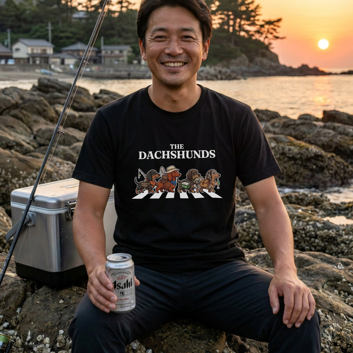 THE DACHSHUNDS | 横断歩道 ゆるかわ ダックスフンド フィッシング パロディTシャツ【愛犬家・釣り好き・アウトドア・ギフトに最適】