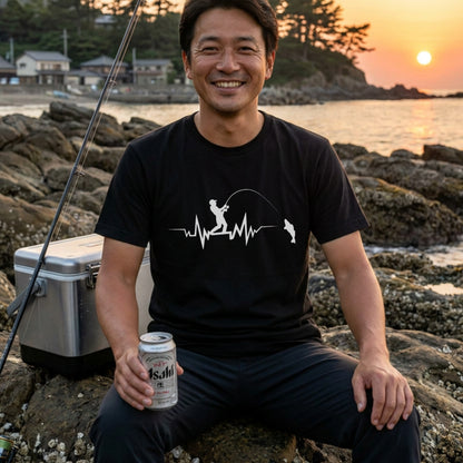 釣り心電図（ハートビート）アングラー シルエット黒Tシャツ | CASTMODE