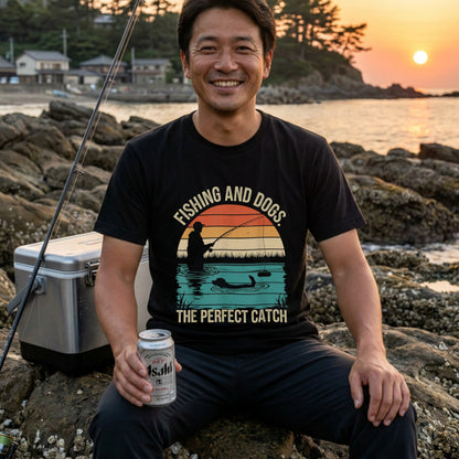 「FISHING AND DOGS」愛犬＆釣り レトロサンセットTシャツ | CASTMODE