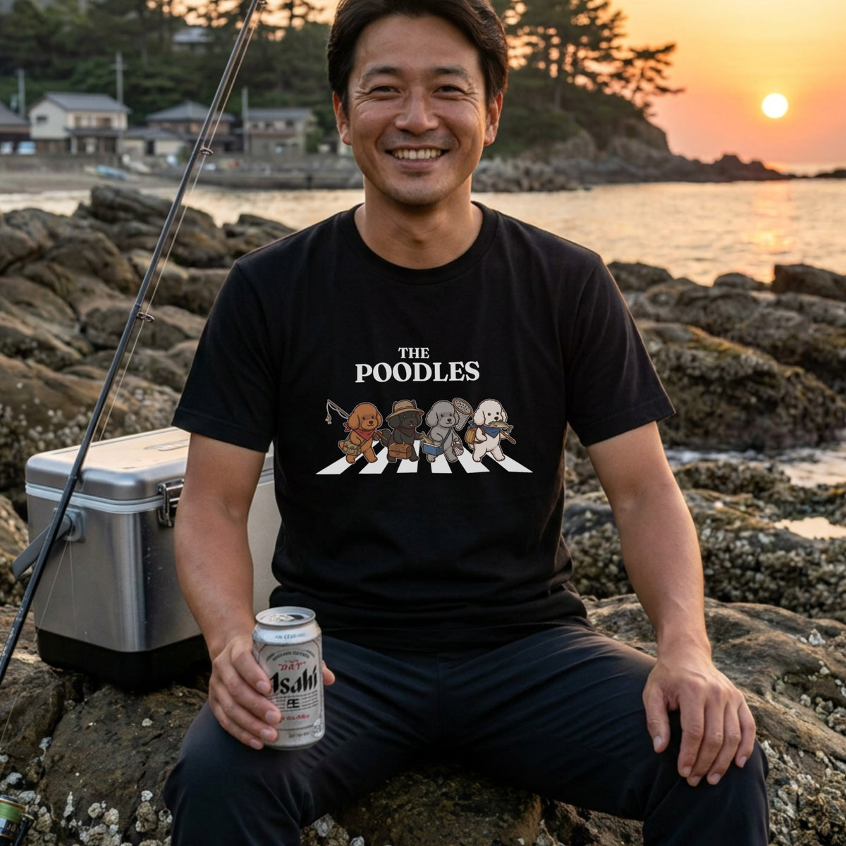 THE POODLES | 横断歩道 ゆるかわ プードル フィッシング パロディTシャツ【愛犬家・釣り好き・アウトドア・ギフトに最適】