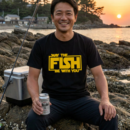 【MAY THE FISH BE WITH YOU】おもしろ 釣りジョーク黒Tシャツ | CASTMODE