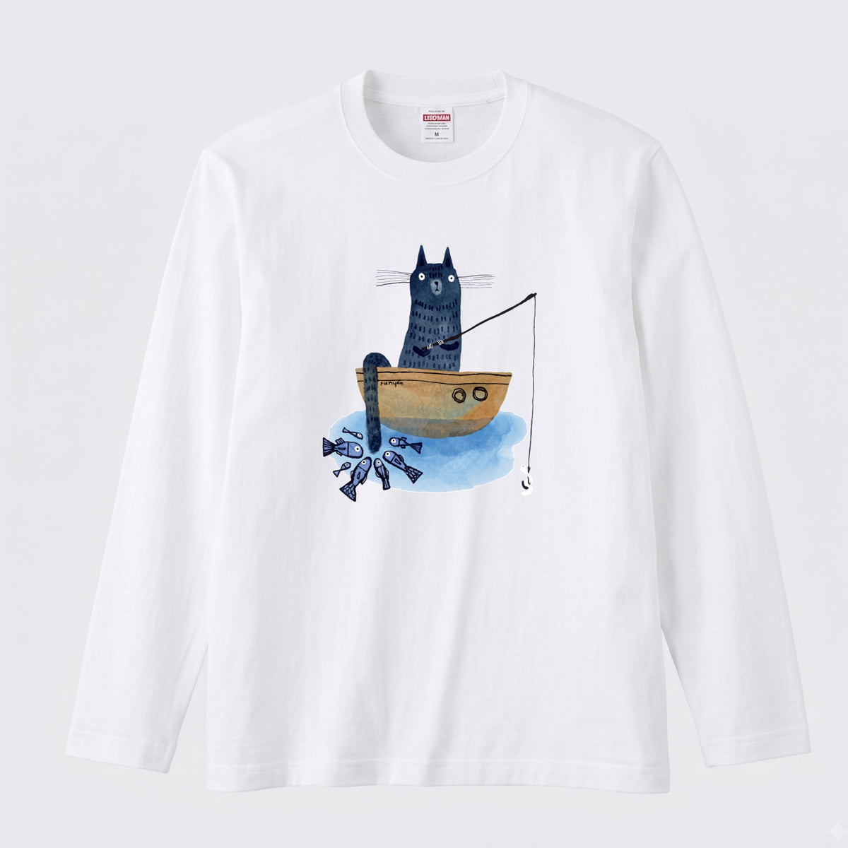 釣りをする猫 | 猫 小舟 魚 癒し イラスト 北欧 絵本風 ほのぼの 長袖Tシャツ【猫好き・釣り好き・アウトドア・プレゼントに最適】