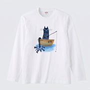 釣りをする猫 | 猫 小舟 魚 癒し イラスト 北欧 絵本風 ほのぼの 長袖Tシャツ【猫好き・釣り好き・アウトドア・プレゼントに最適】