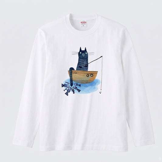 釣りをする猫 | 猫 小舟 魚 癒し イラスト 北欧 絵本風 ほのぼの 長袖Tシャツ【猫好き・釣り好き・アウトドア・プレゼントに最適】