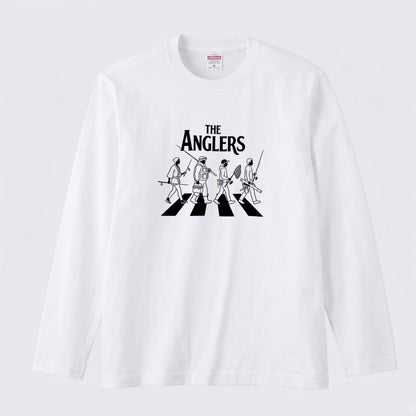 THE ANGLERS CROSSING | 釣り仲間 横断歩道 イラスト おもしろ レトロ 長袖Tシャツ【釣り好き・アングラー・釣りウェア・プレゼントに最適】