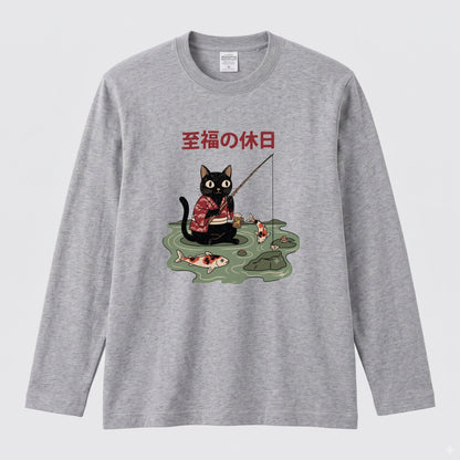 至福の休日 | 黒猫 釣り 和風 レトロ 浮世絵風 おもしろ かわいい グラフィック 長袖Tシャツ【猫雑貨・釣り・カジュアル・ギフトに最適】