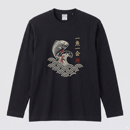 一魚一会 | 和柄 チヌ 黒鯛 波 浮世絵風 筆文字 釣り グラフィック 長袖Tシャツ【釣り雑貨・海釣り・磯釣り・カジュアル・ギフトに最適】